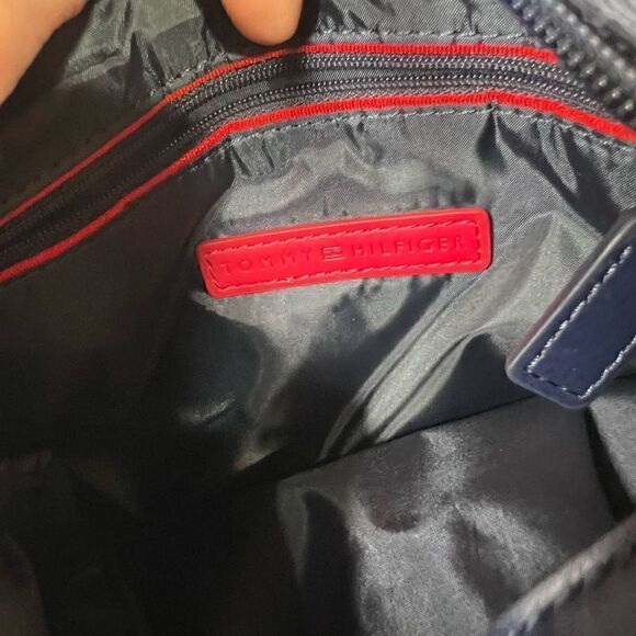 Tommy Hilfiger Women's Navy Blue Synthetic Leather Logo Print Cross Body Bag - Picture 12 of 14